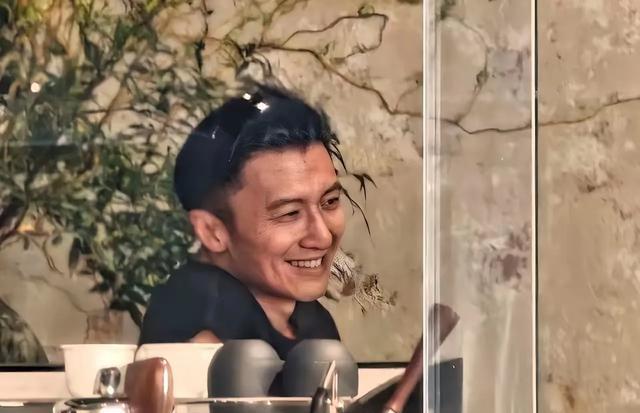 谢霆锋的颜, 心情超好, 岁颜值依旧 谢霆锋的颜, 心情超好, 岁颜值依旧