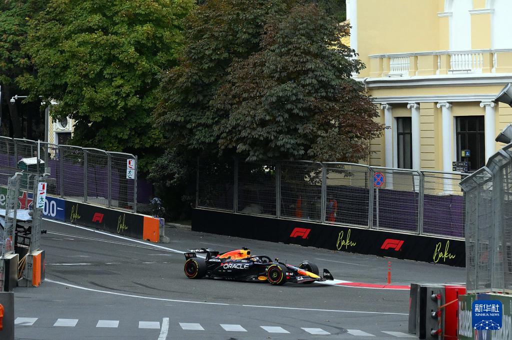 塔潘获得杆, UN, 红牛车队荷 塔潘获得杆, UN, 红牛车队荷